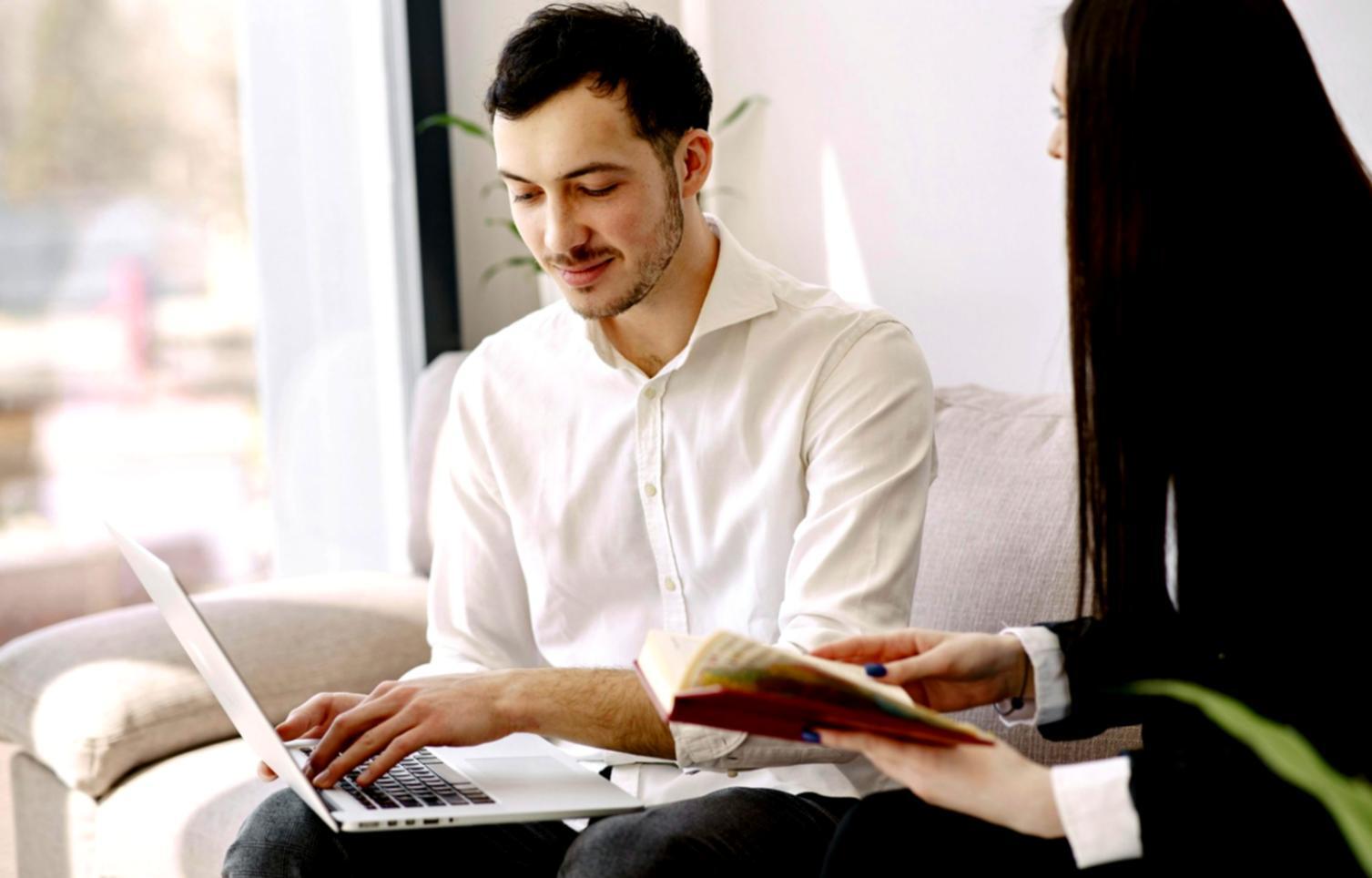 Fase di sopralluogo tecnico pre-evento con verifica degli spazi e delle connessioni